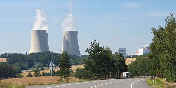 Na návrší u obce Temelín stojí areál největší české elektrárny. K výrobě elektřiny se zde využívá jaderná energie