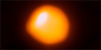 Červený veleobr Betelgeuse je podle astronomů hvězdný kanibal