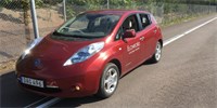 Elonroad nabije elektromobily během jízdy ze silnice. Řešení chce eliminovat hlavní nevýhodu elektrických aut